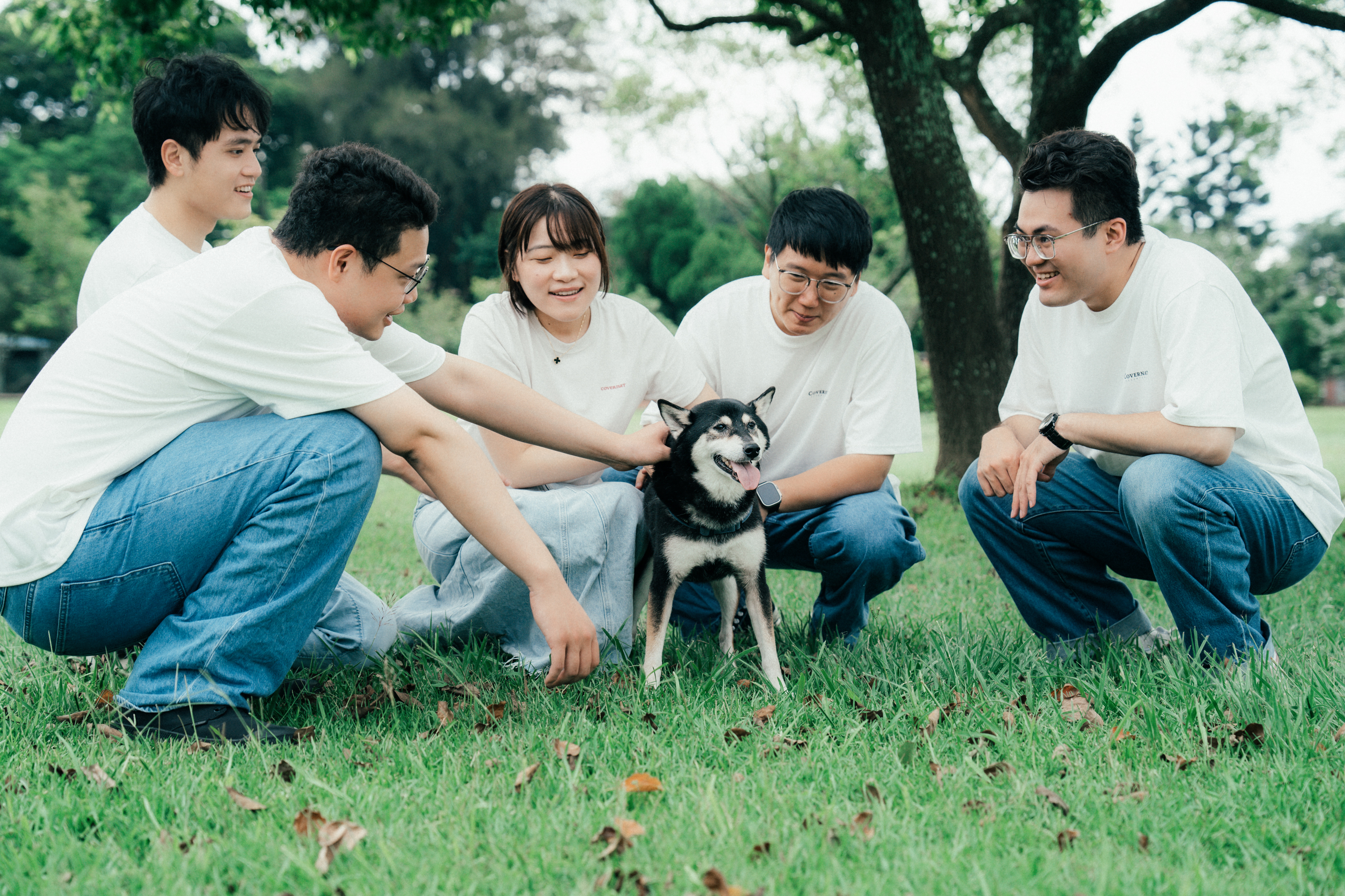長椅上的休息時光